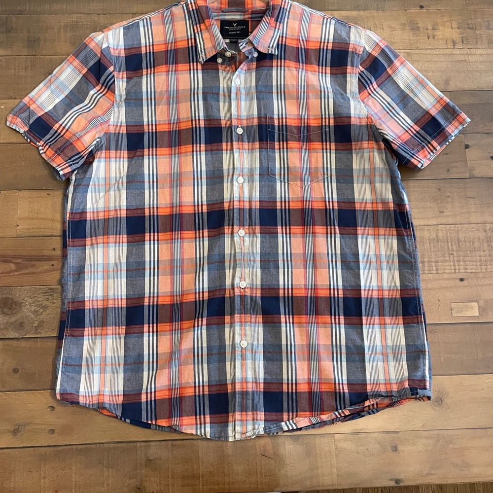 Men’s American Eagle Outfitters seriously soft button down shirt.
